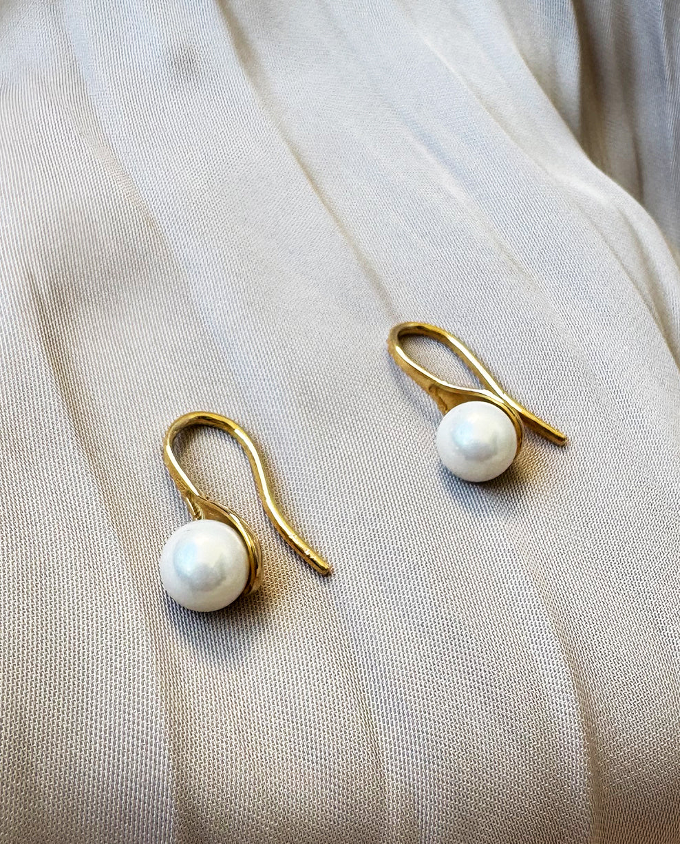Brinco em Ouro Amarelo 18k/750 com Pérola Shell