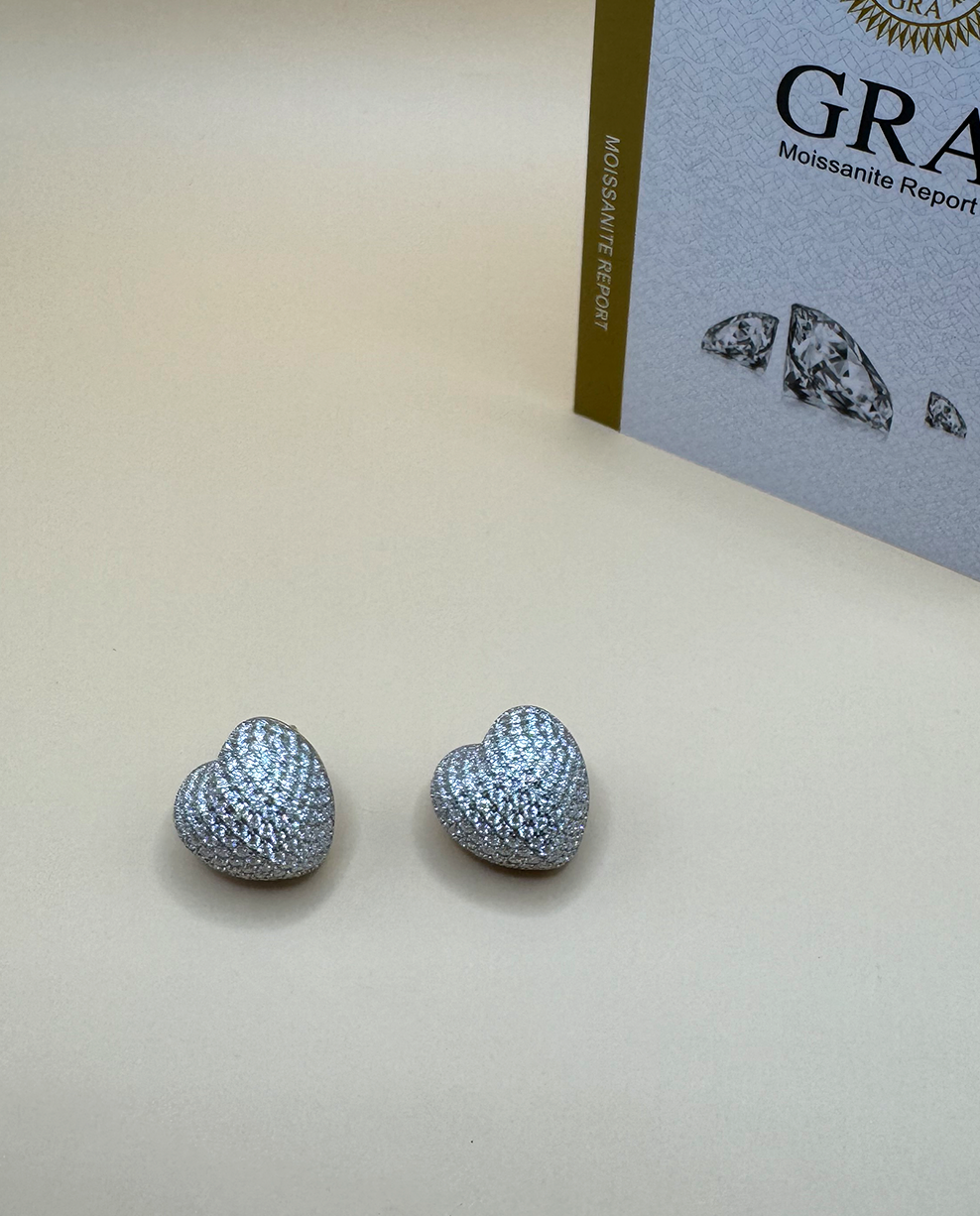 Brinco coração em Prata 925 Cravejado de Moissanite