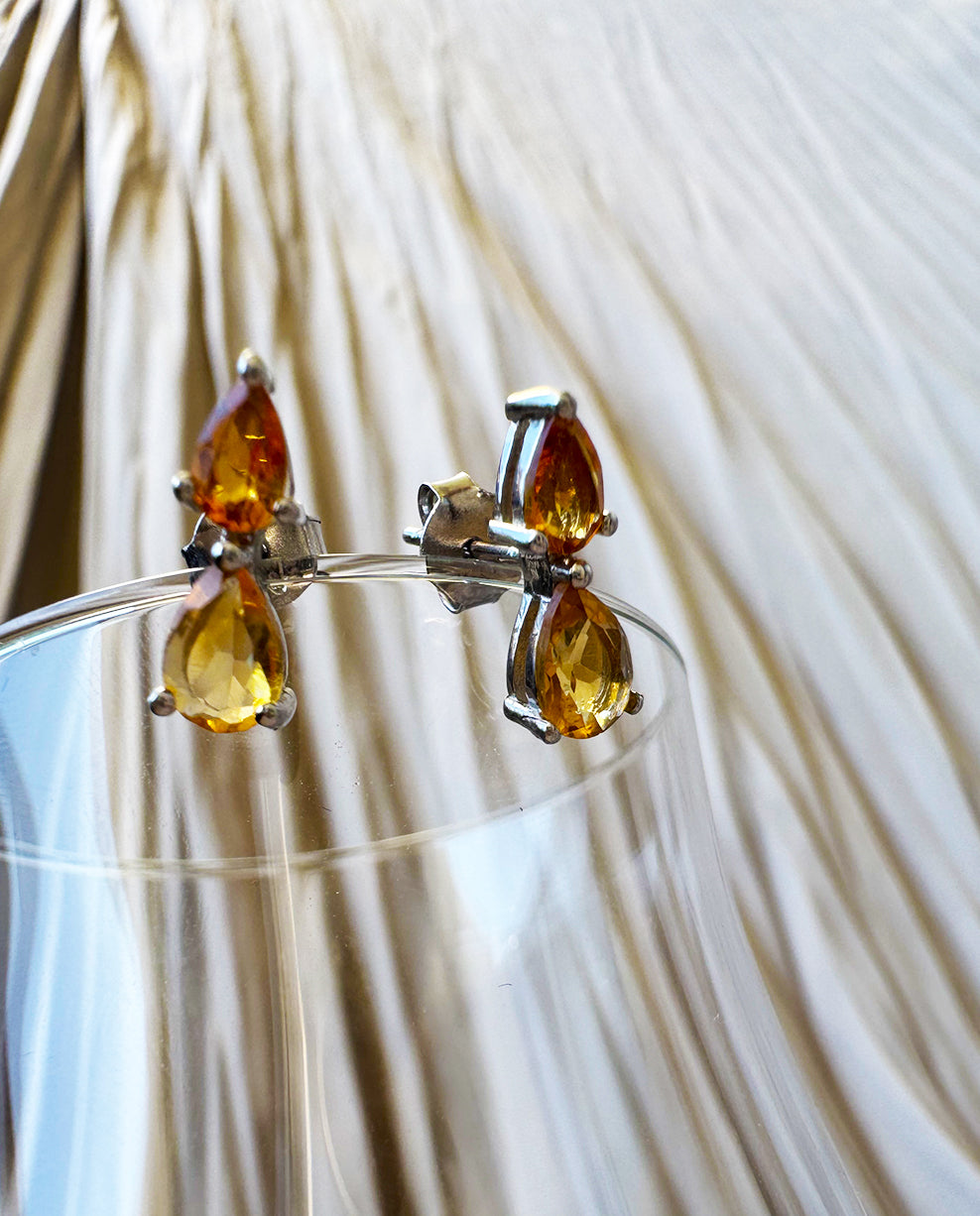 Brinco em Prata Banho de Ródio e Citrino Gota Natural