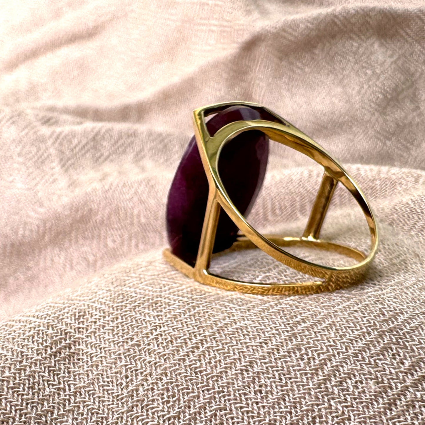 Anel em Ouro Amarelo 18k com Rubi Indiano Natural