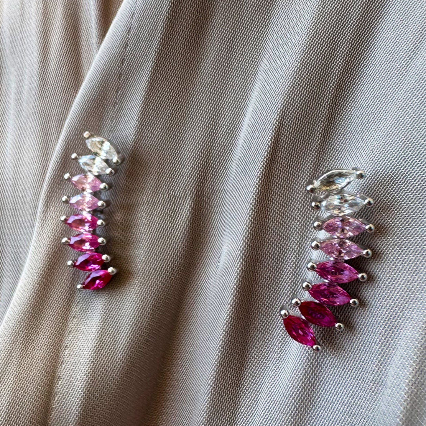Brinco Ear Cuff Degradê em Prata 925 com Banho de Ródio Princesa