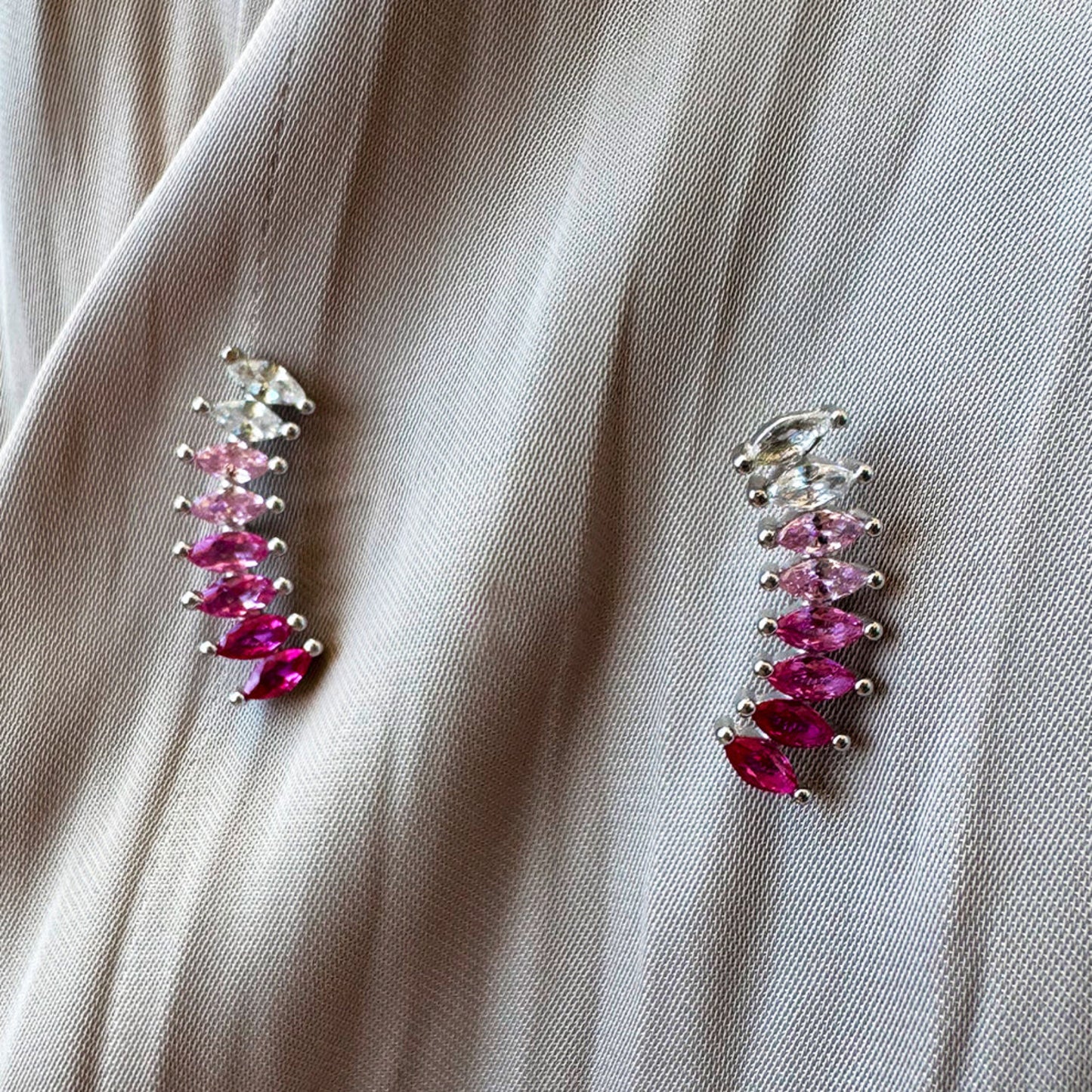 Brinco Ear Cuff Degradê em Prata 925 com Banho de Ródio Princesa