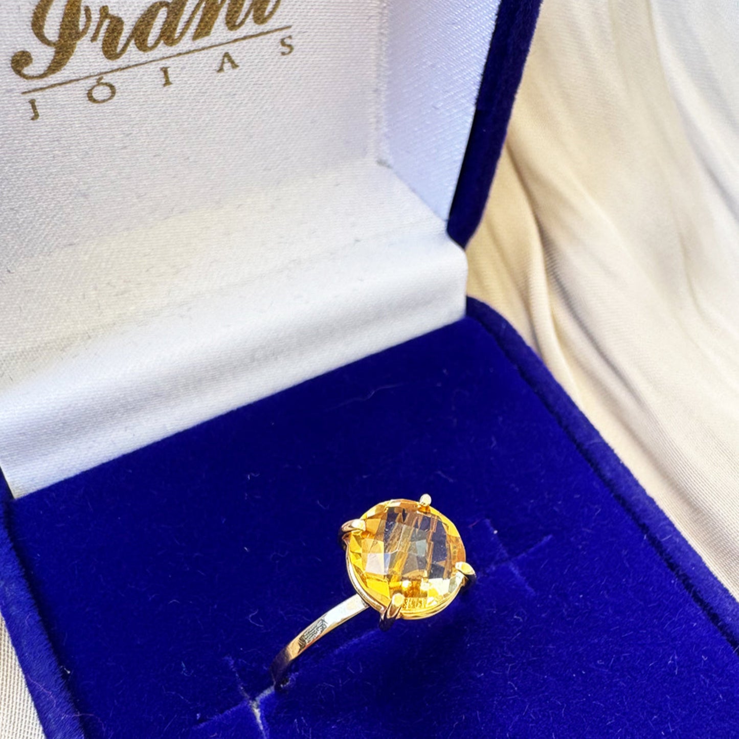 Anel em Ouro Amarelo 18k/750 Cálice com Citrino