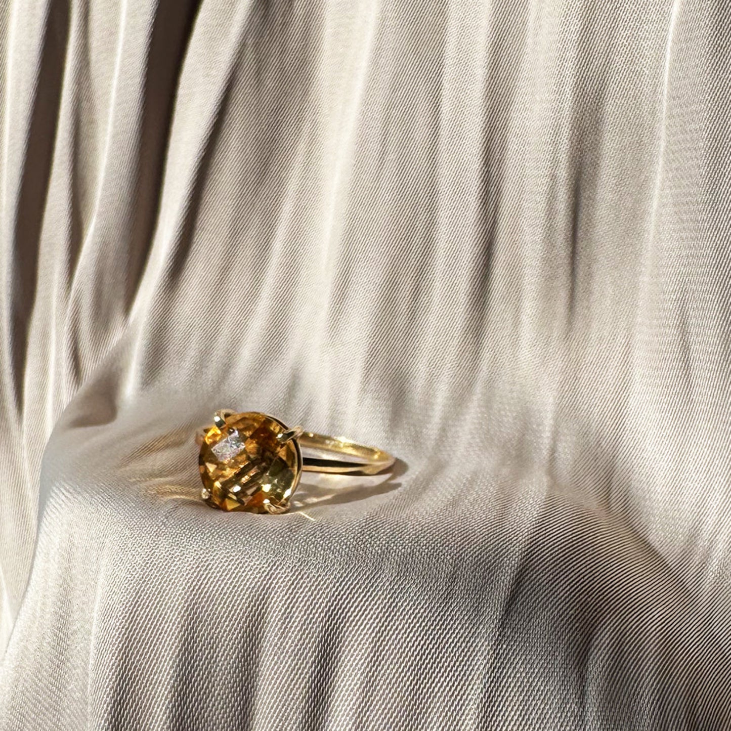 Anel em Ouro Amarelo 18k/750 Cálice com Citrino