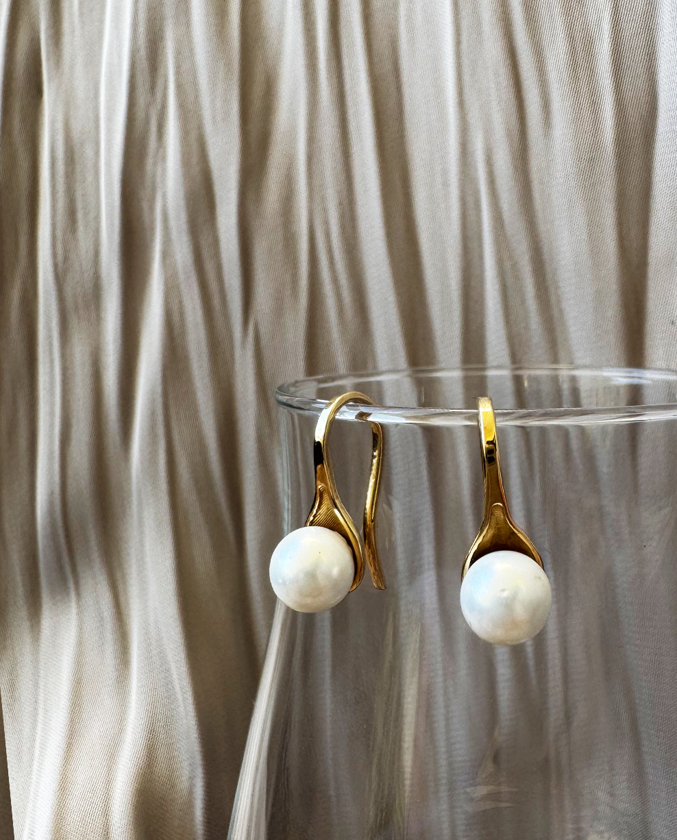 Brinco em Ouro Amarelo 18k/750 com Pérola Shell