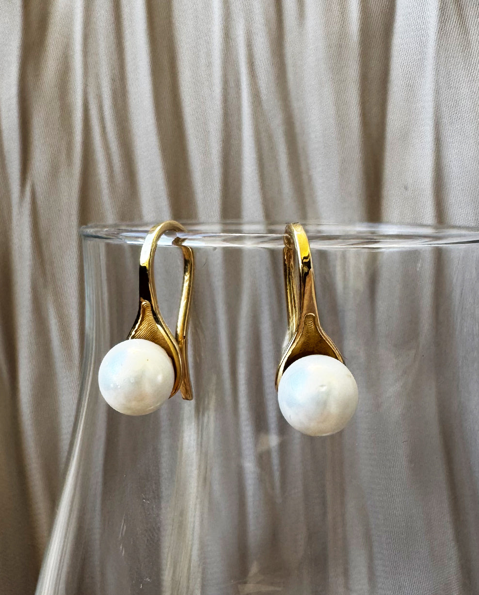 Brinco em Ouro Amarelo 18k/750 com Pérola Shell