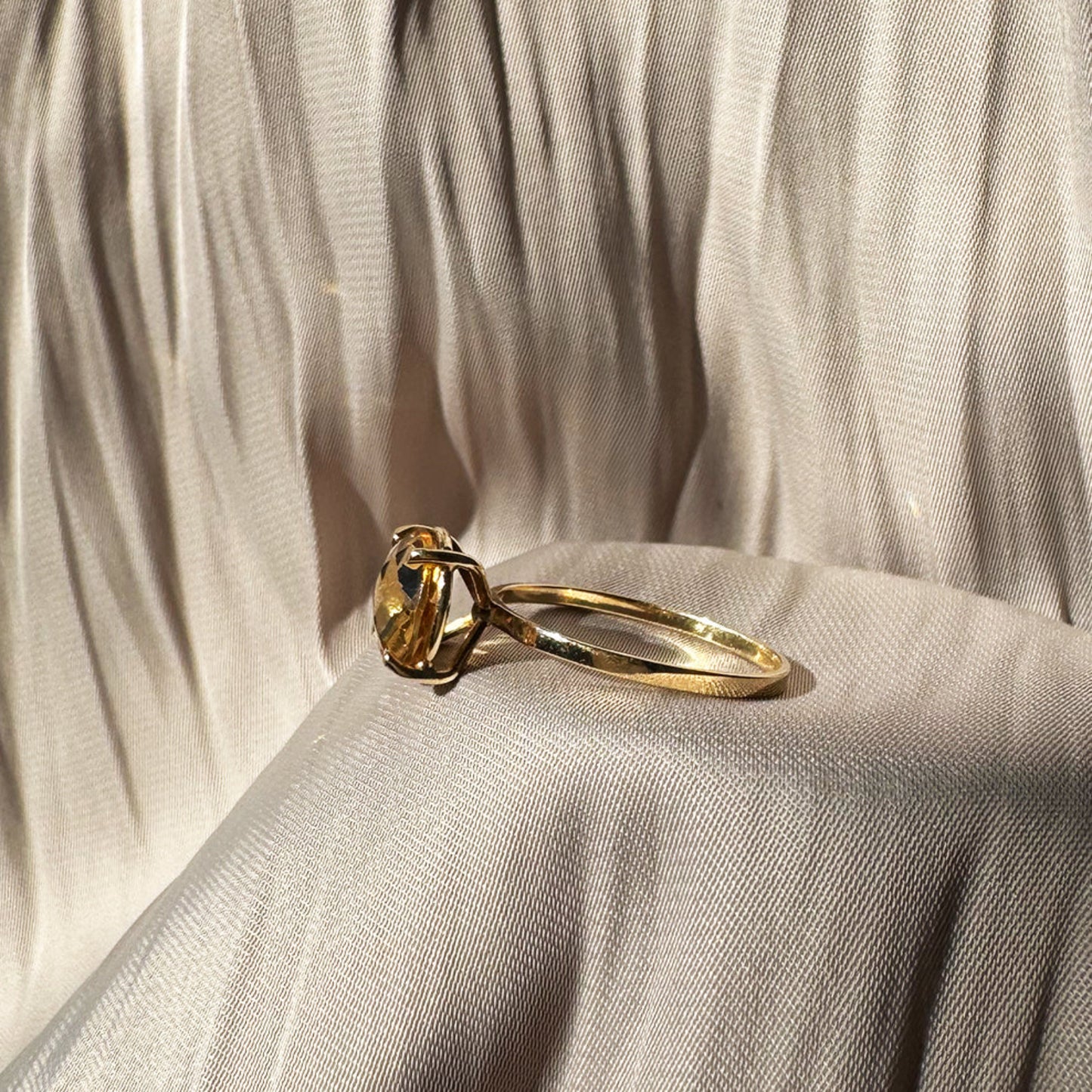 Anel em Ouro Amarelo 18k/750 Cálice com Citrino