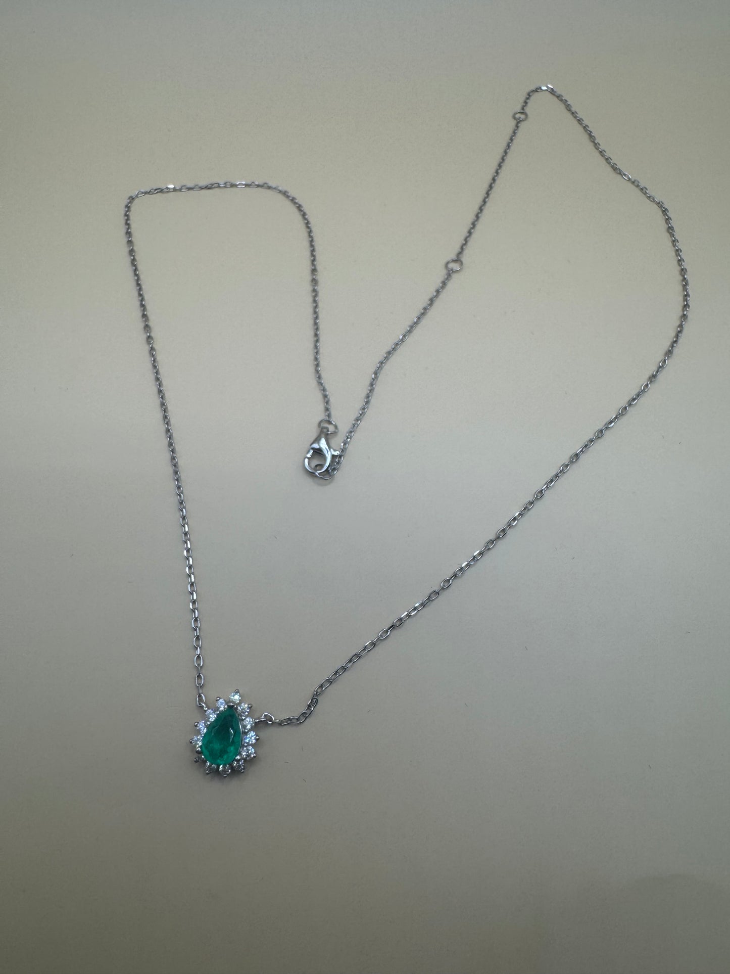 Colar Princesa Gota Verde colombiana em Prata 925 com Banho de Ródio