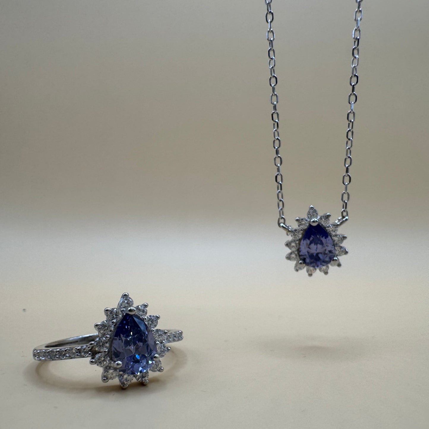 Colar Princesa Gota tanzanita em Prata 925 com Banho de Ródio