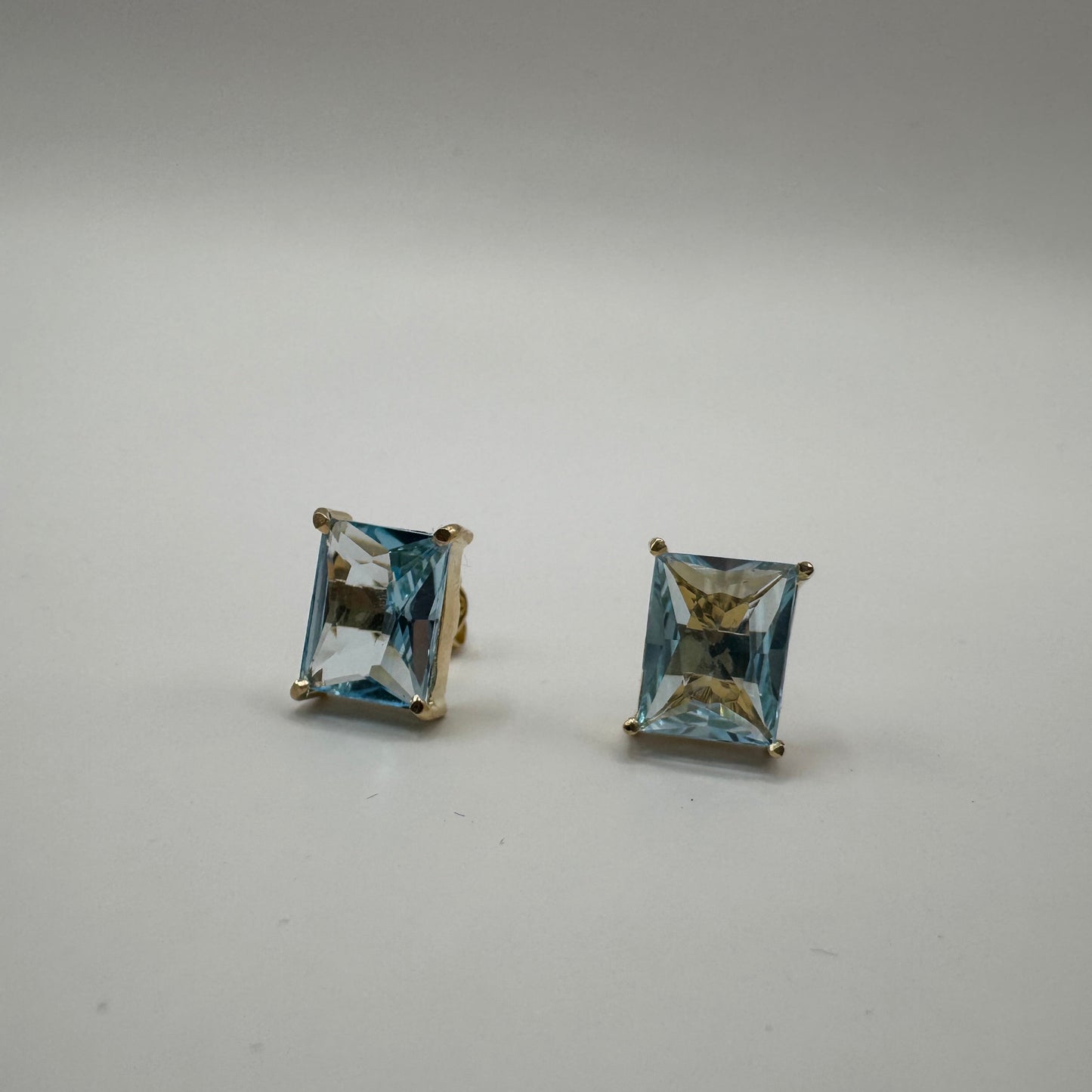 brinco em ouro 18k topázio azul sky