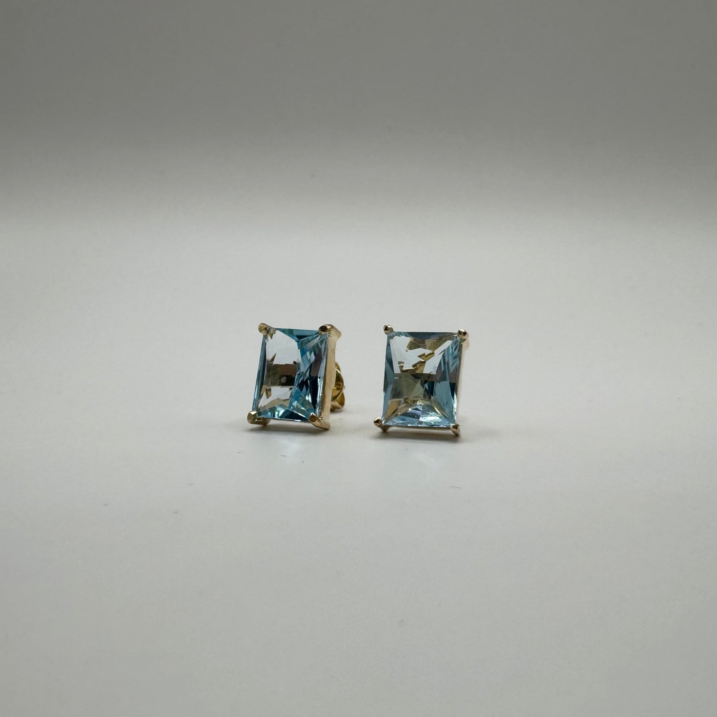 brinco em ouro 18k topázio azul sky