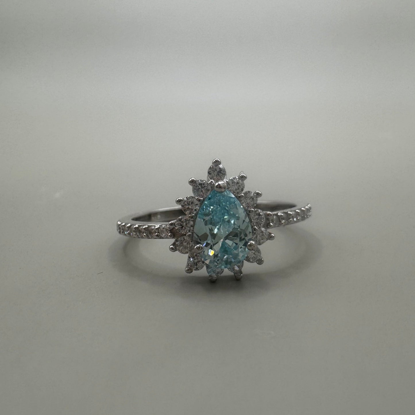 Anel Princesa Azul Gota em Prata 925 com Banho de Ródio