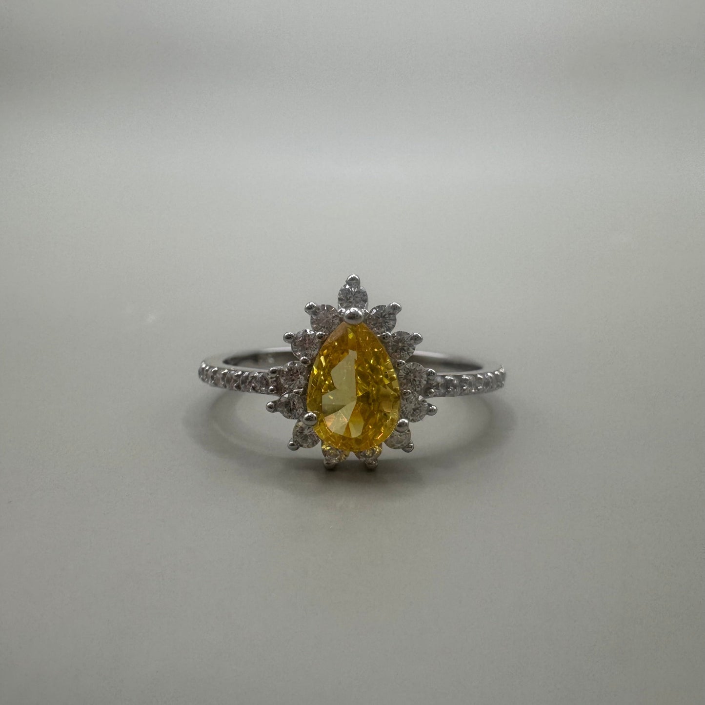 Anel Princesa Amarelo Gota em Prata 925 com Banho de Ródio