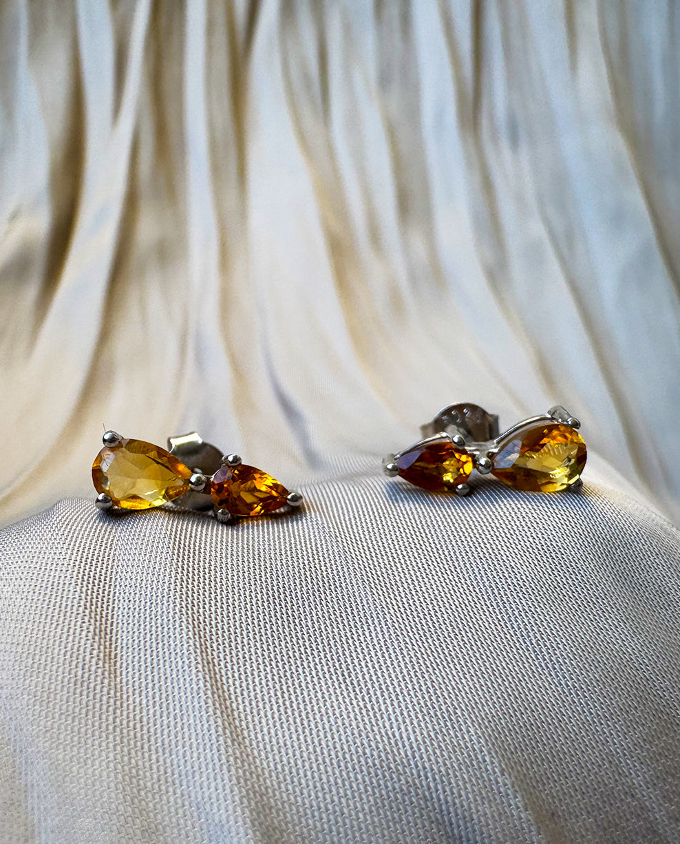 Brinco em Prata Banho de Ródio e Citrino Gota Natural