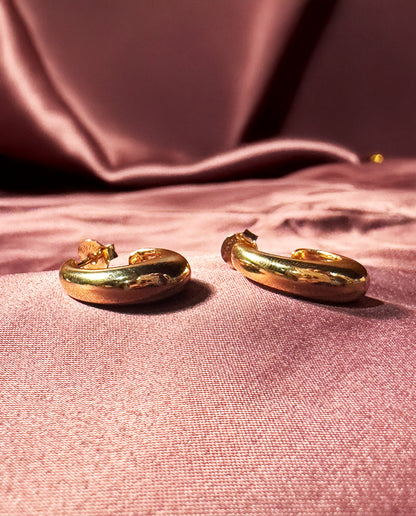 Brinco Argola Vírgula em Prata 925 com Banho de Ouro 18k