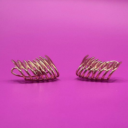 Ear Cuff Ondas em Ouro – Design Autoral