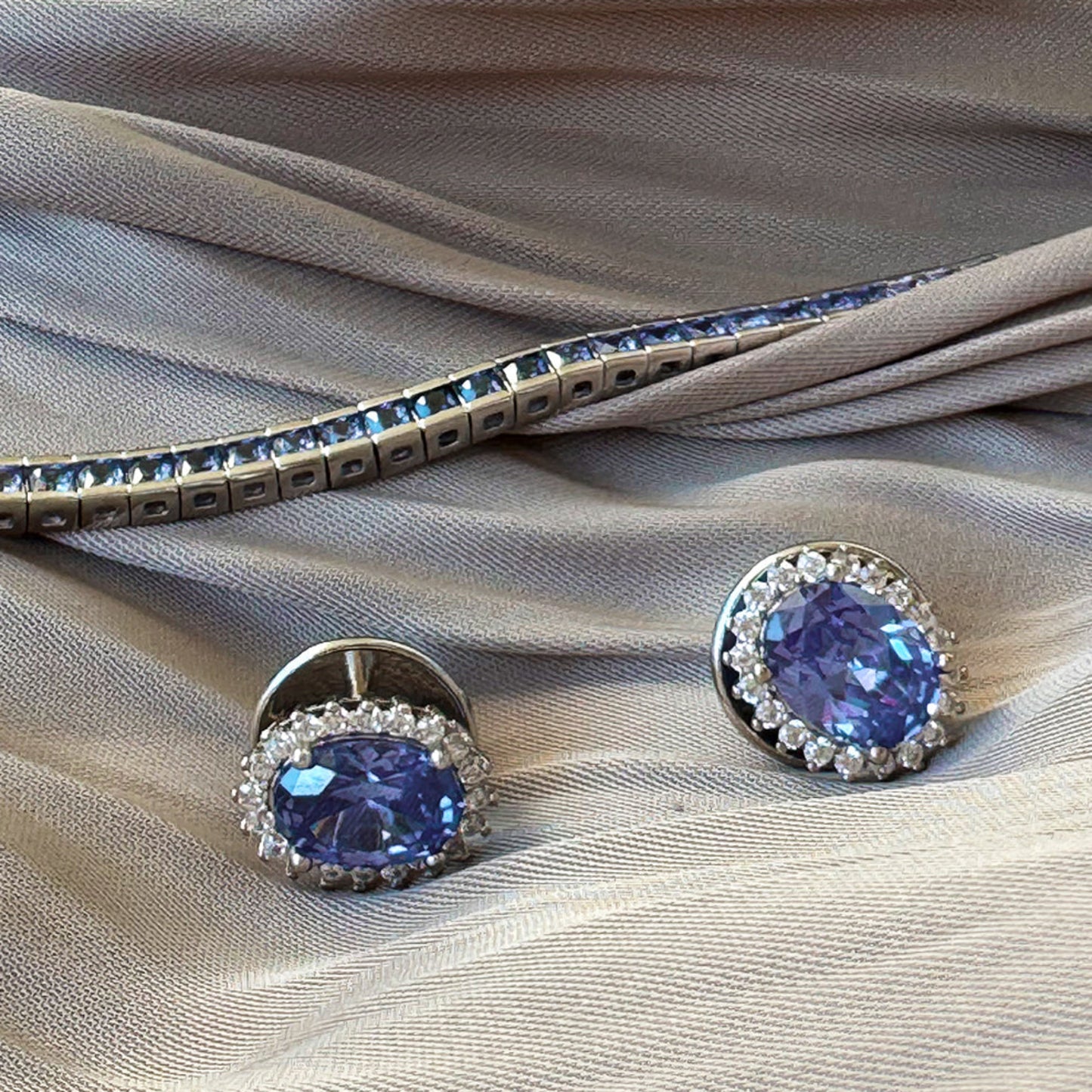 Brinco Princesa Tanzanita Oval em Prata 925 com Banho de Ródio