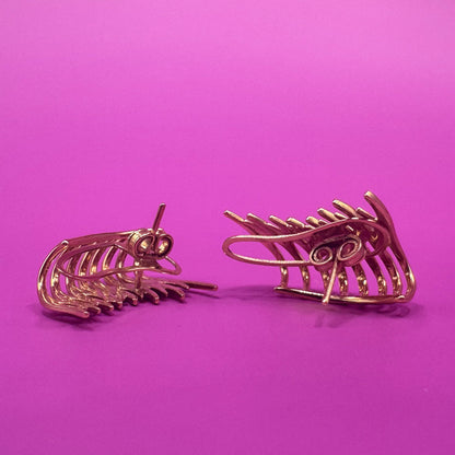 Ear Cuff Ondas em Ouro – Design Autoral