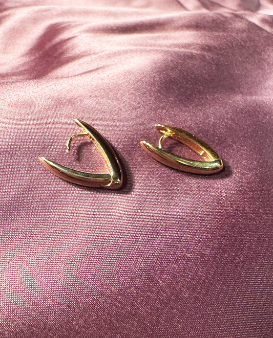 Brinco Argola V em Prata 925 com Banho de Ouro 18k