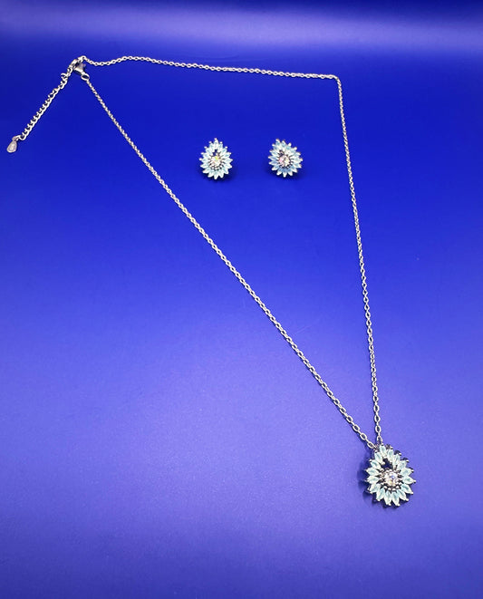 Conjunto em Prata 925 Flor Pétalas com Zircônias Azul Claro e Brancas