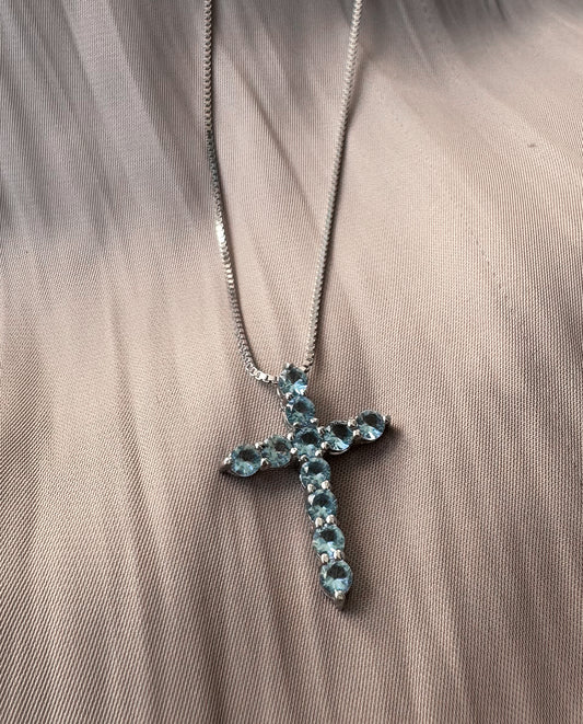 Colar em Prata com Pingente Cruz Zircônias Azuis