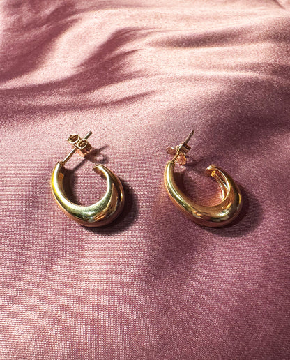 Brinco Argola Vírgula em Prata 925 com Banho de Ouro 18k