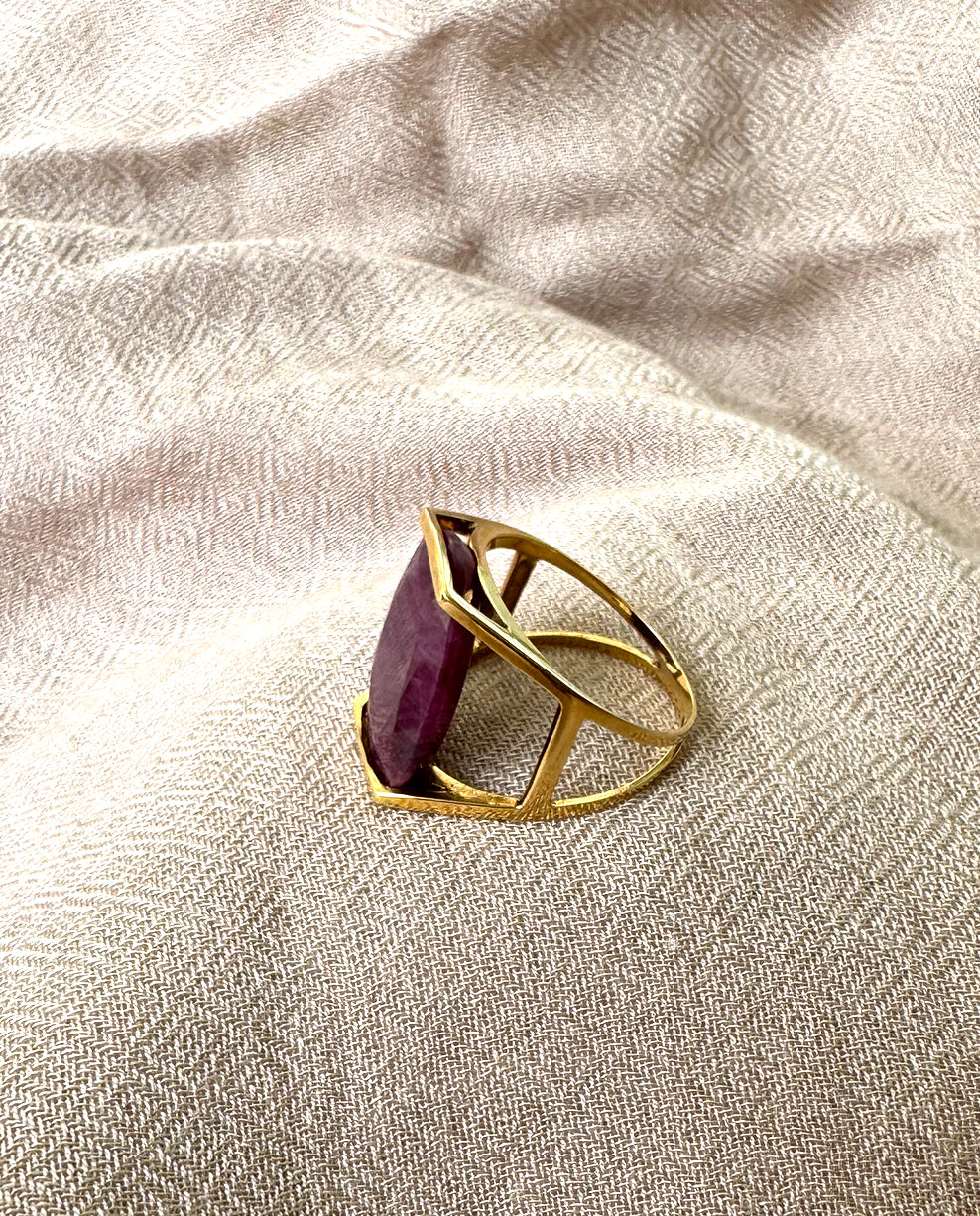 Anel em Ouro Amarelo 18k com Rubi Indiano Natural