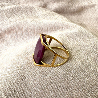 Anel em Ouro Amarelo 18k com Rubi Indiano Natural