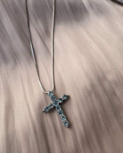 Colar em Prata com Pingente Cruz Zircônias Azuis