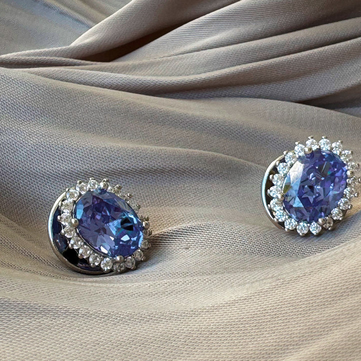 Brinco Princesa Tanzanita Oval em Prata 925 com Banho de Ródio