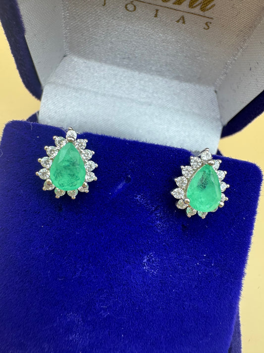 Brinco Princesa Gota verde (tom esmeralda) em Prata 925 com Banho de Ródio