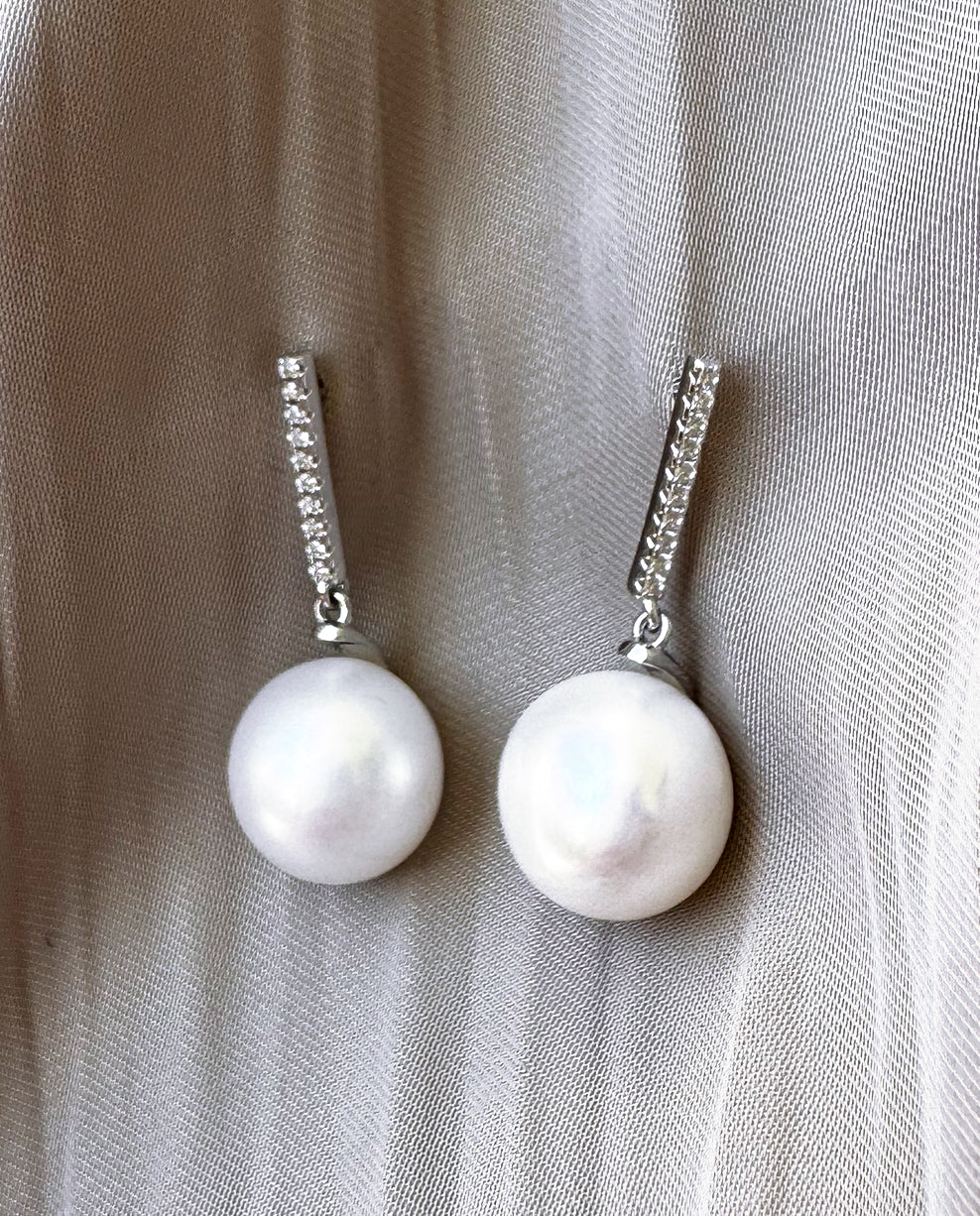 Brinco em Prata 925 Pérola Shell e Zircônias