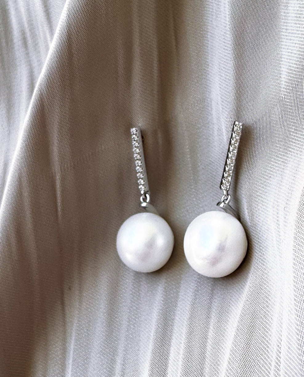 Brinco em Prata 925 Pérola Shell e Zircônias