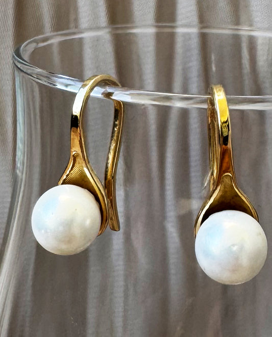 Brinco em Ouro Amarelo 18k/750 com Pérola Shell
