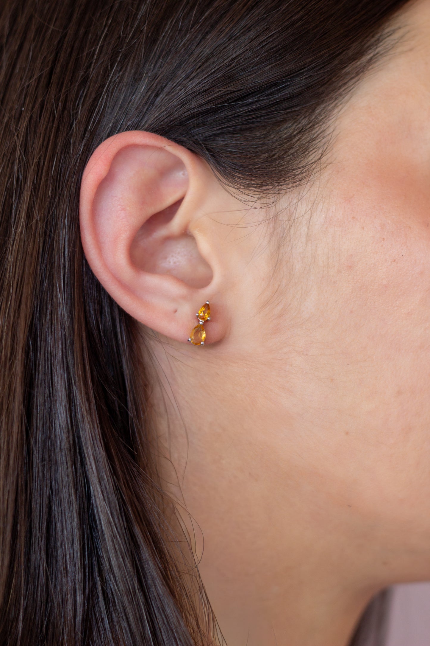 Brinco em Prata Banho de Ródio e Citrino Gota Natural