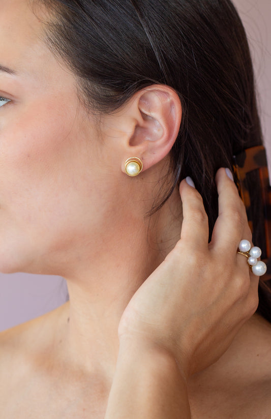 Brinco Órbita em Ouro 18k com Pérola de Água Salgada – Joia Autoral e Artesanal- sob encomenda