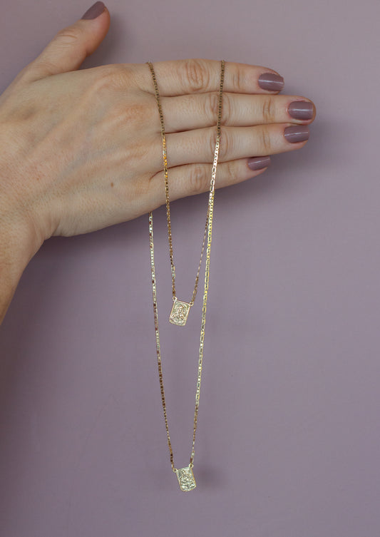 Escapulário em Prata 925 com Banho de Ouro 18k – Nossa Senhora do Carmo e Sagrado Coração de Jesus