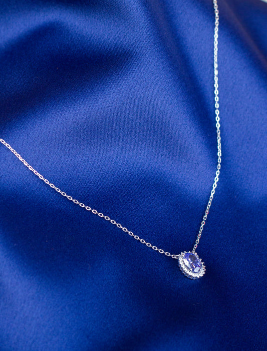 Corrente Princesa com Pingente Azul tom Tanzanita Oval em Prata 925 com Banho de Ródio