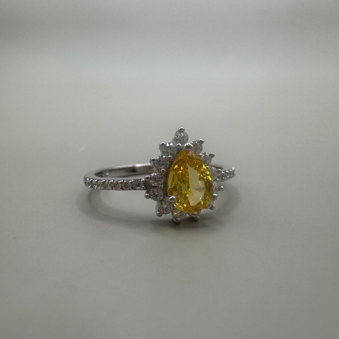Anel Princesa Amarelo Gota em Prata 925 com Banho de Ródio